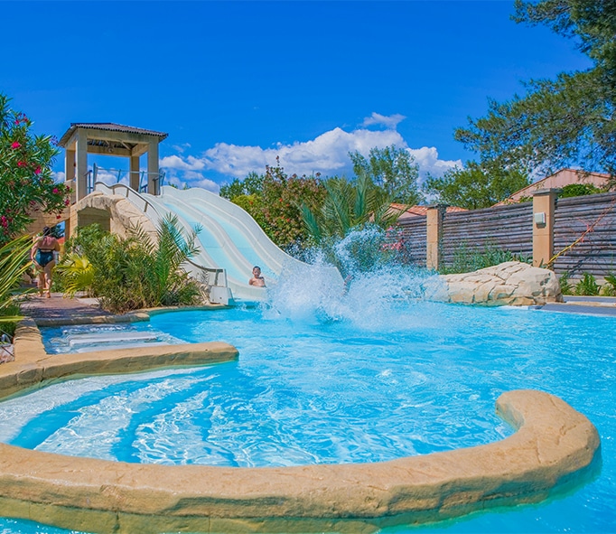camping avec grande piscine a draguignan prairie